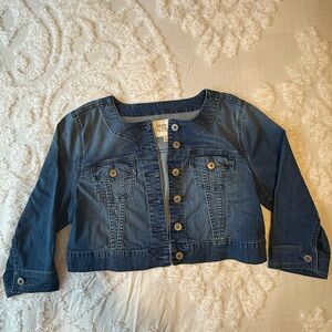 Torrid woman’s size 1 cropped button blue jean jacket EUC
